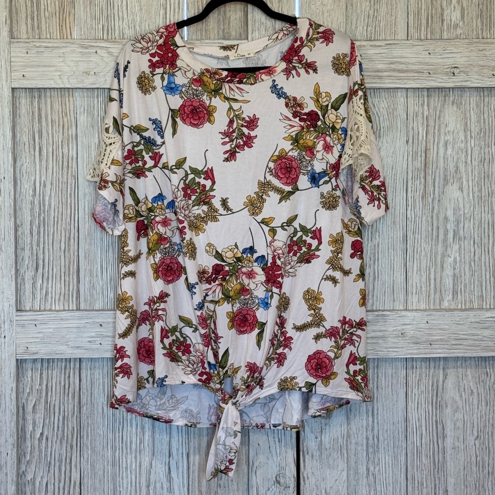 E Luna Floral Lace Sleeve Women's Top W/Tie Knot in Front NWOT